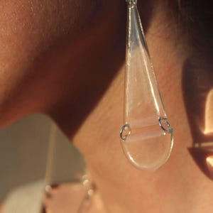Klare Statement Ohrringe aus Acryl: Laser Cut Tropfen, Sterling Silber Ohrhaken