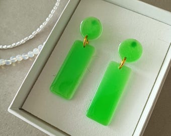 Pendientes llamativos de acrílico verde neón: Colgantes geométricos modernos