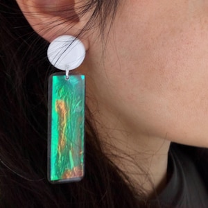 Boucles d&#39;oreilles irisées, boucles d&#39;oreilles holographiques, longues boucles d&#39;oreilles pendantes en acrylique, boucles d&#39;oreilles géométriques en résine, boucles d&#39;oreilles arc-en-ciel pastel