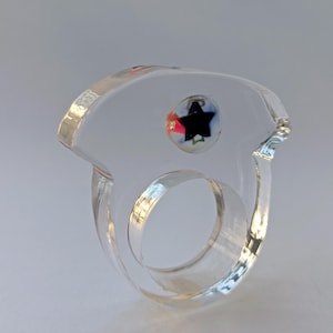 Transparante sterring, grote helder acryl statement ring, handgemaakte harsring, grote dikke plexiglas ring, gedurfde Lucite ring, fashion ring