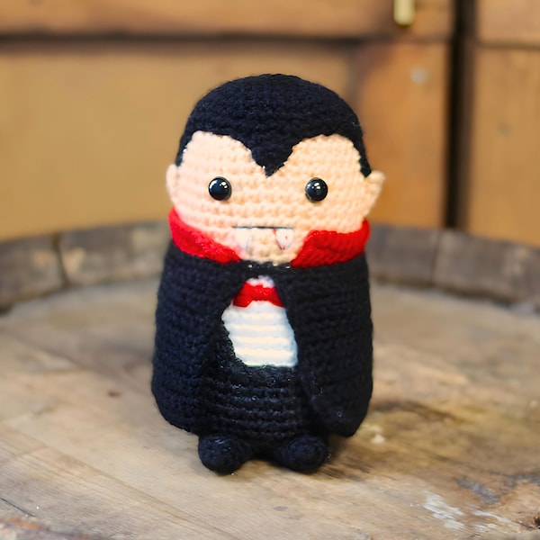 Drácula amigurumi, muñeco vampiro hecho a mano, decoración de Halloween, juguete goth cute, regalo único, peluche kawaii