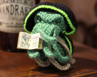 CTHULHU Cult, art wool doll and necronomicon replica of evil dead inspired by Lovecraft