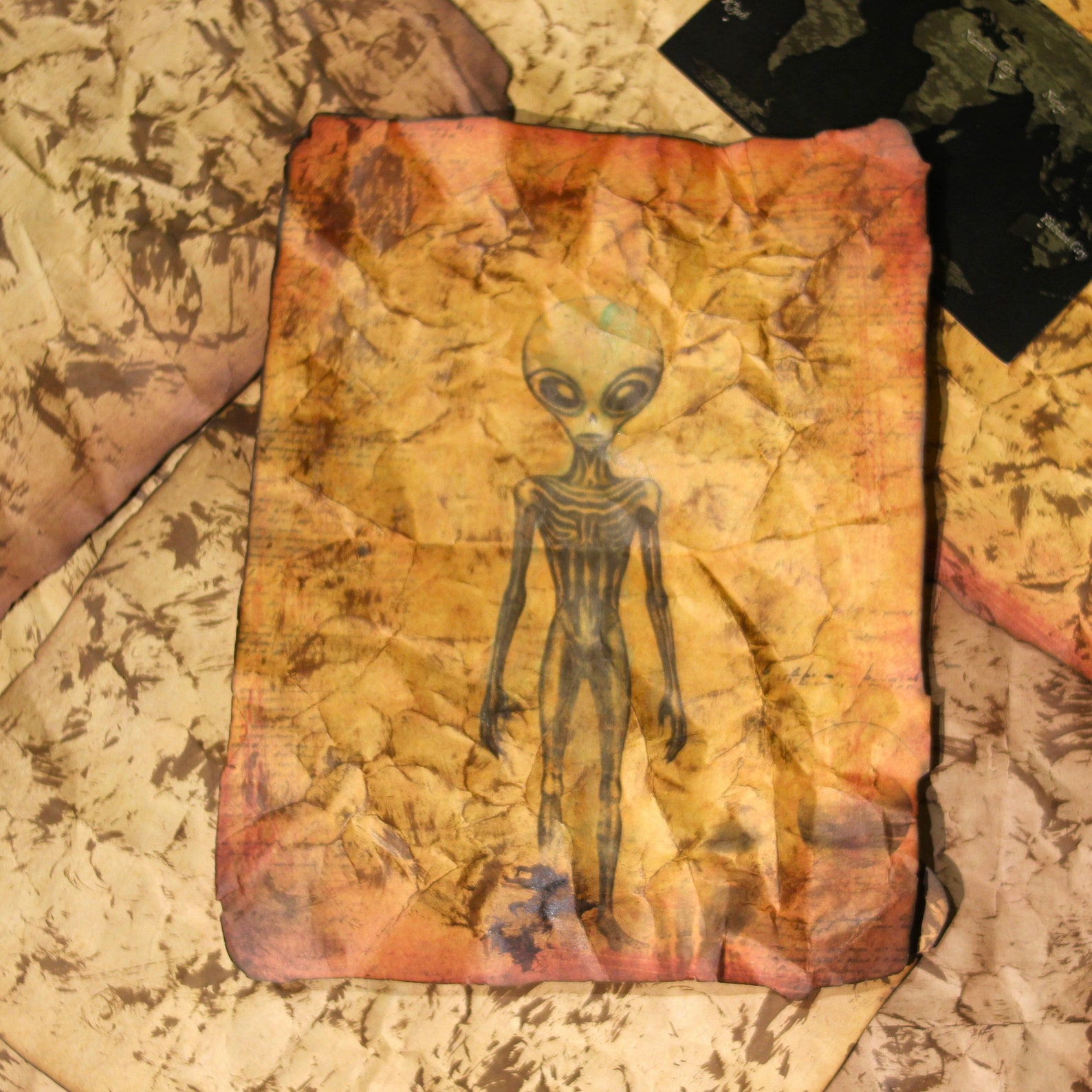 Alien Scroll, UFO Blueprints, Alien Autopsy, Area 51, Glows in the Dark ...