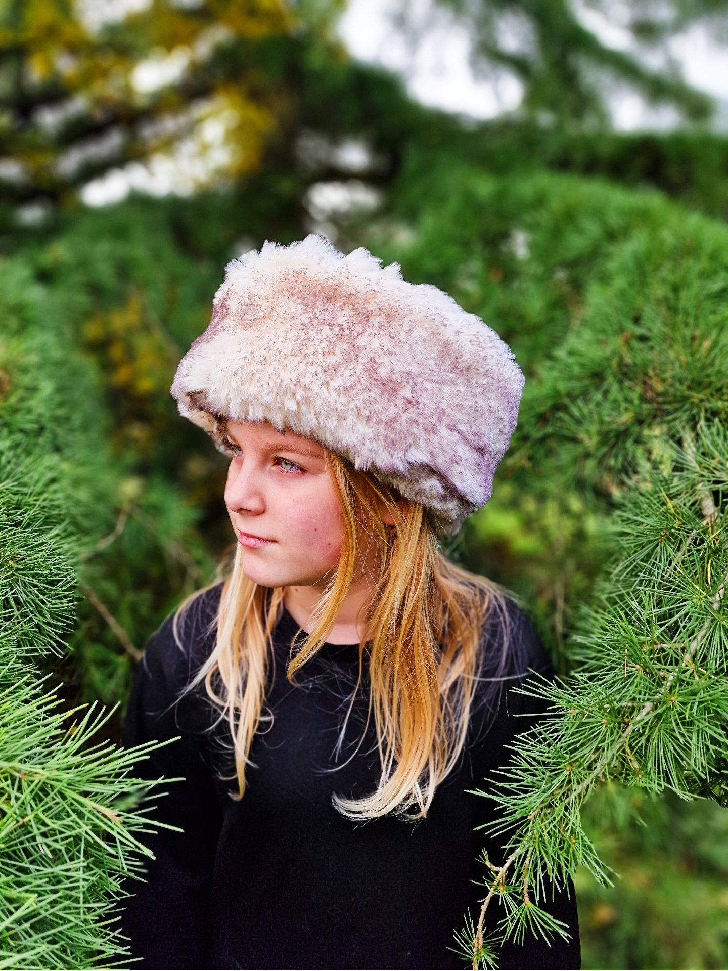 Handmade Ivory Husky Faux Fur Headband: Women display picture 1