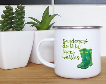 Gardeners do it in their wellies - In the garden, coffee is essential: Enamel mug for green thumbs