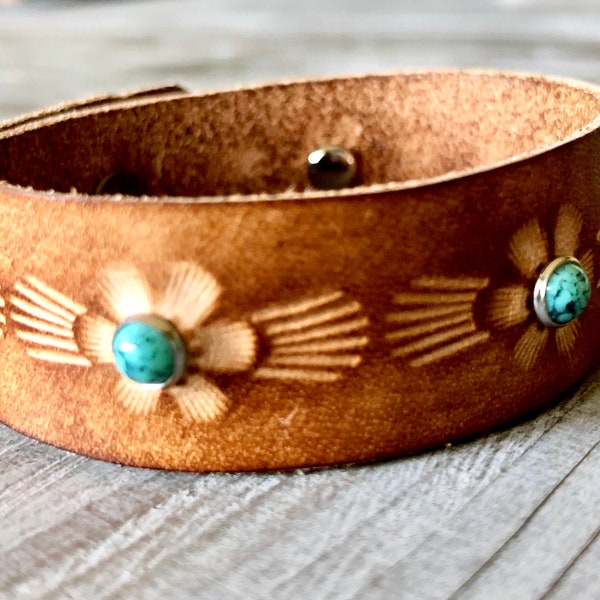 Leather Cuff Bracelet for Women & Men//Turquiose Rivets//Friend Gift//Boho Leather//Mom Gift//Adjustable