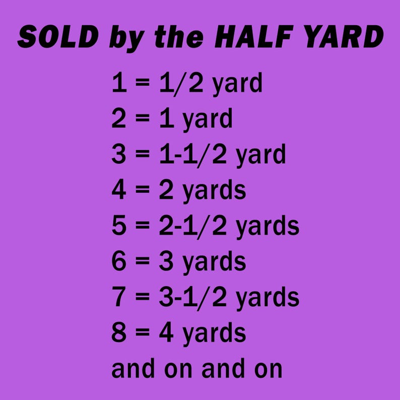 K&ouml;nnte beinhalten: Ein lilafarbener Hintergrund mit wei&szlig;em Text, der "SOLD by the HALF YARD" lautet. Der Text darunter listet die Anzahl der halben Yards in einem Yard von 1 bis 8 auf. Der Text endet mit "and on and on".