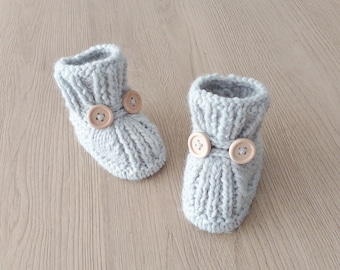 Chaussons bébé laine , chaussons bébé , laine OEKO-TEX, tricotés main , layette , cadeau naissance prématuré