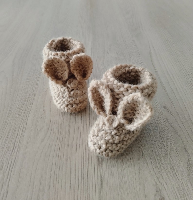 Chaussons bébé , chaussons bébé tricot , chaussons lapin , laine eco-responsable , cadeau naissance , camel