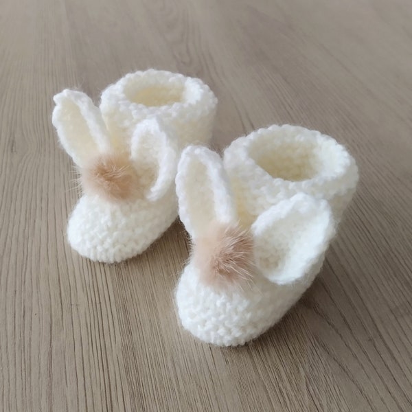 Chaussons bébé pompon , chaussons lapin bébé tricot , chaussons OEKO TEX , laine eco-responsable , cadeau naissance ,