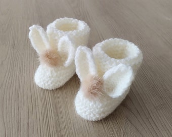 Chaussons bébé , chaussons bébé tricot , chaussons lapin , laine eco-responsable , cadeau naissance ,