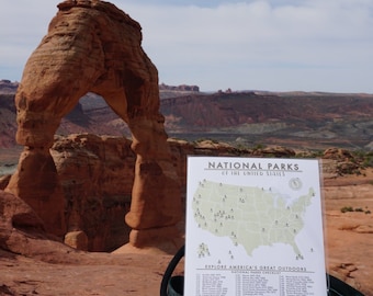 Mapa de Parques Nacionales de los Estados Unidos - Lista de verificación de 63 parques - Parques Nacionales Americanos - Mapa al aire libre - Mapa de senderismo - Mapa de aventuras - USA-012