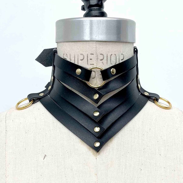 Collier postérieur en cuir de cactus végétalien Victoria, grand ras de cou gothique, collier noir durable, mode punk rock éthique