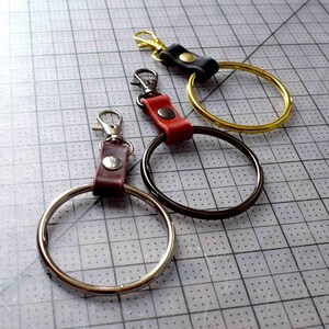 Clip para llavero de cuero con junta tórica Dio con anillo de 2" y cierre de gatillo, accesorio para cinturón, llavero, llavero