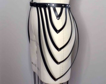 Ceinture Sonya à lanières et drapée en cuir, Ceinture tendance, Serre-taille, Mode gothique, Style Burning Man, Ceinture basque, Taille moyen-grand