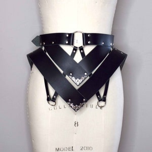 Pretension Long Line Leather Harness Bra, Leather Lingerie, Gothic  Burlesque, Dominatrix Bra, Sexy Cupless Bra, Black Body Cage -  Canada