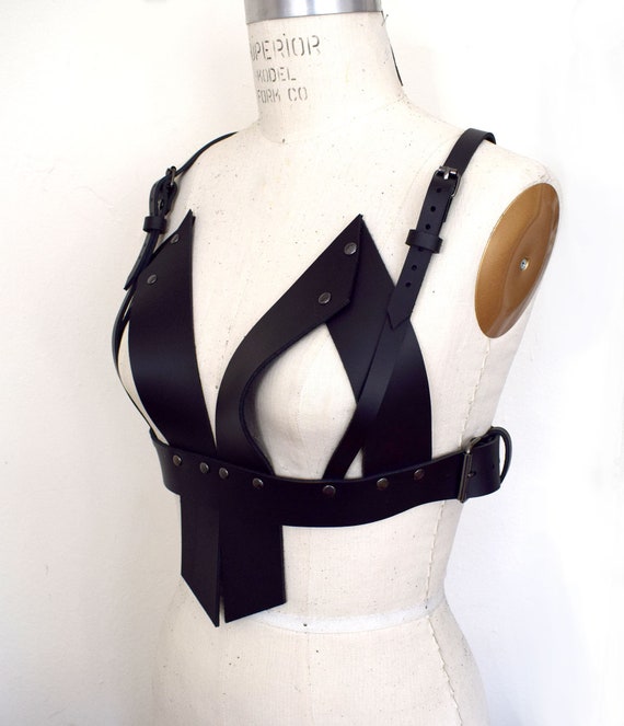 Pretension Long Line Leather Harness Bra, Leather Lingerie, Gothic  Burlesque, Dominatrix Bra, Sexy Cupless Bra, Black Body Cage -  Canada