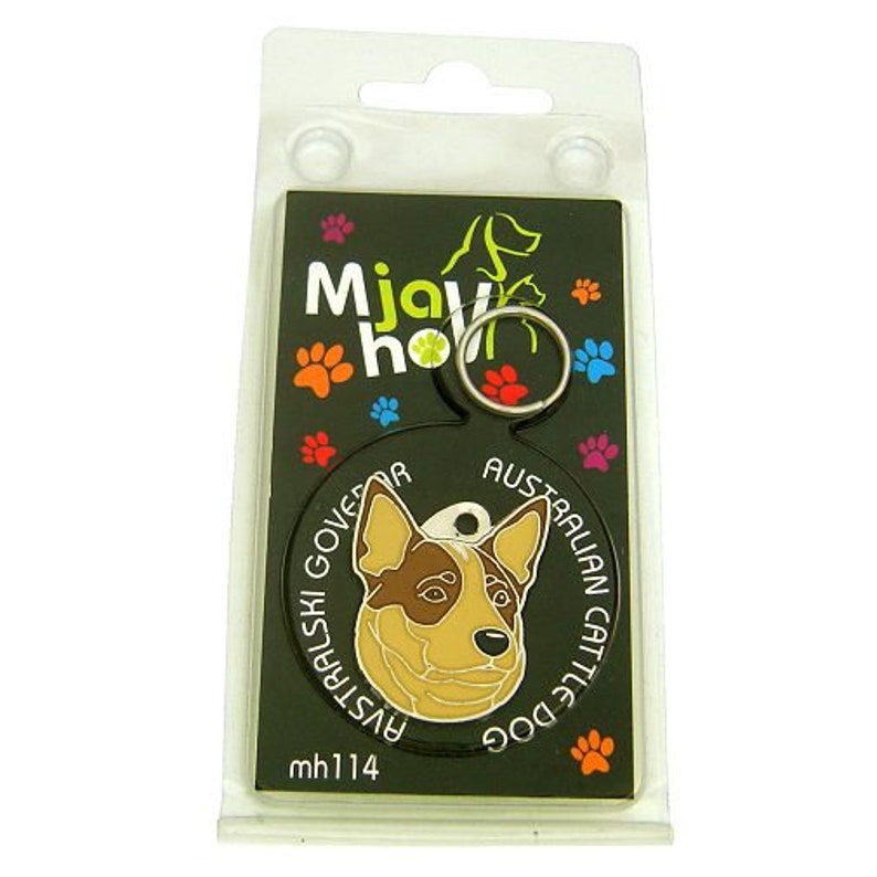 May include: A dog tag featuring an Australian Cattle Dog illustration. The tag is black with the words "Australian Cattle Dog" and "Mjau Howl" printed on it. The tag is packaged in a clear plastic holder.