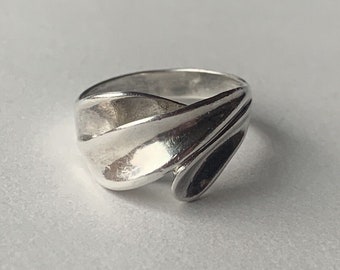 Vintage Signed Cellini Sterling Silver Artistic Wavy Ring Size 8