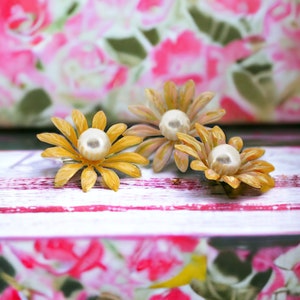 Handpainted vintage metal enamel daisy 3" flower hair clips with large faux pearl centers - or pin