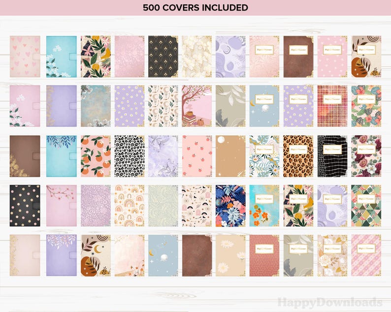 Pu&ograve; includere: Una collezione di 500 copertine di diario con vari design. Le copertine presentano motivi floreali, geometrici e astratti in una gamma di colori, tra cui rosa, blu e marrone. Ogni copertina ha un'etichetta rettangolare con testo. L'immagine &egrave; una griglia delle copertine.