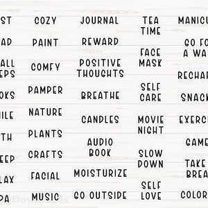 Puede incluir: Una lista de palabras de autocuidado y relajaci&oacute;n en fuente negra, manuscrita, sobre un fondo blanco con vetas de madera. Las palabras incluyen "Rest", "Cozy", "Journal", "Tea Time", "Manicure", "Read", "Paint" y "Reward".