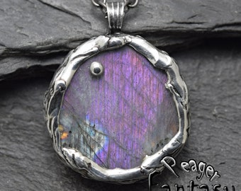 Pendentif labradorite, collier amulette, pendentif femme en argent, pendentif violet, collier spectrolite, bijoux faits main en métal ouvré, pendentif chakra