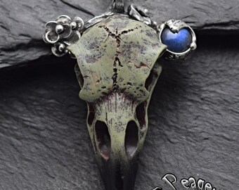 Labradorite pendant,Witch pendant,Crow skull,Raven skull pendant,crow necklace,Raven pedant,Spiritual pendant,Hexe Labradorite Pendant