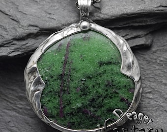 Rubis en zoisite, pendentif rubis, pendentif rubis, bijoux en pierres précieuses, pendentif zoisite, pendentif chakra, peagerfantasyworld, peager, cadeau de guérison