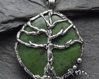 Pendentif néphrite, pendentif en argent, collier en pierre de guérison, collier vert, pendentif arbre de vie, pendentif métal ouvré, pendentif bijoux fait main, peager