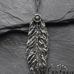 Labradorite pendant,Witch pendant,Crow feather,Raven feather pendant,crow necklace,Raven feather,Spiritual pendant,Hexe Labradorite Pendant