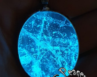 Quartz pendant,Glow stone necklace,healing pendant,Glowing pendant,chakra pendant,Glow in the dark,Glowing necklace,Halloween pendant