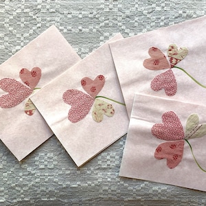 Conjunto de 4 cartões feitos à mão em tecido antigo, coração, flores, haste aquarela