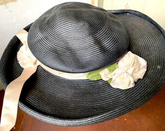 Wide-Brim Black Straw Hat with Decorative Knot Saks Fifth Ave Vtg Saks Fifth Avenue Black Wide Brim Italian 100% Woven  main image 2