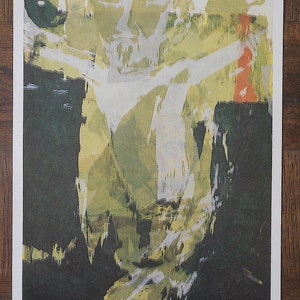 Peut inclure: Peinture abstraite aux couleurs vert, jaune et blanc. La peinture a un effet texturé, de coups de pinceau. La signature de l'artiste est visible en bas à gauche.