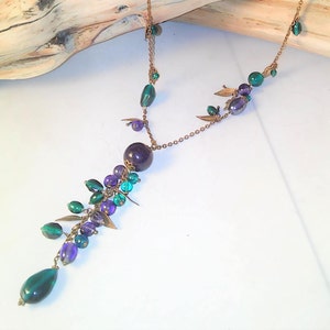 Purple And Green Glass Bead And Gold Toned Leaf Necklace Bild 1