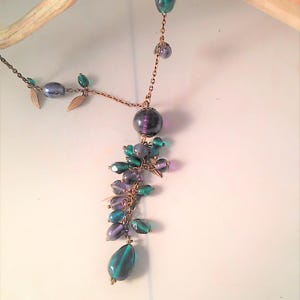 Purple And Green Glass Bead And Gold Toned Leaf Necklace Bild 2