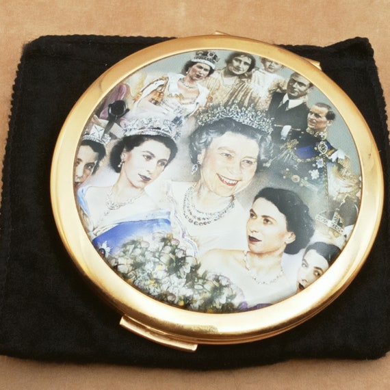 Lovely Unused  Vintage Stratton HM Queen Elizabet… - image 5