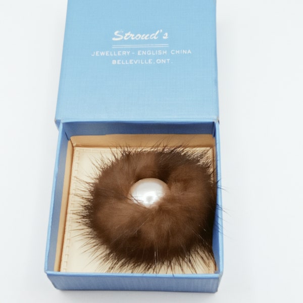 1960s Vintage Fur Faux Pearl Brooch 4cm Original Box,Costume Jewellery,Costume Brooch,