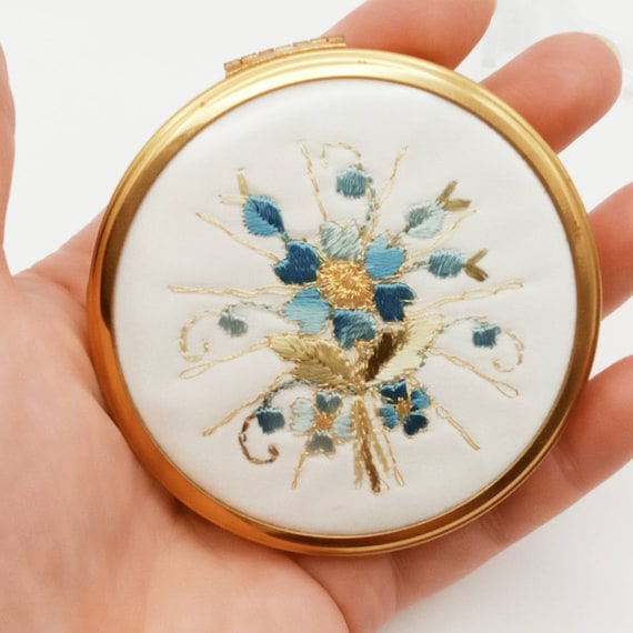 1950s Embroidered Design Brass Powder Compact 7cm 