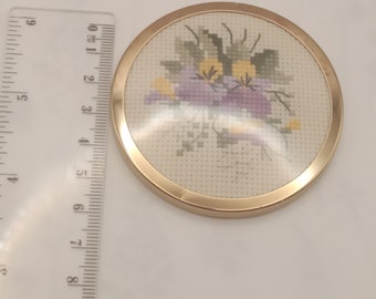1960s Embroidered Pansies Design Brass Powder Mirror Compact 7cm Gift For Her,Vintage Compact,Made In England, Exquisite,Petite Point
