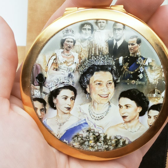 Lovely Unused  Vintage Stratton HM Queen Elizabet… - image 3