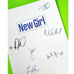 New Girl TV Pilot Script Signed Zooey Deschanel, Jake Johnson, Max Greenfield, Lamorne Morris, Hannah Simone, Damon Wayans Jr.