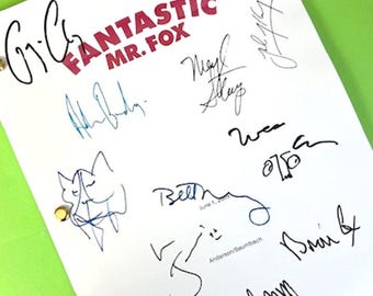 Guión de la película Fantastic Mr. Fox firmado por George Clooney, Meryl Streep, Jason Schwartzman, Bill Murray, Willem Dafoe, Michael Gambon y más