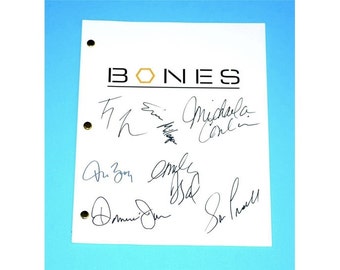 Bones Pilot Episode TV Script Signed Autographed: TJ Thyne, Michaela Conlin, Eric Millegan, Emily Deschanel, David Boreanaz, Sam Trammell