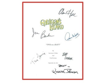 Op de afbeelding: Een script voor de Gilligan's Island-aflevering "Two on a Raft", gesigneerd door de castleden: Alan Hale Jr., Jim Backus, Dawn Wells, Tina Louise, Bob Denver en Russell Johnson.