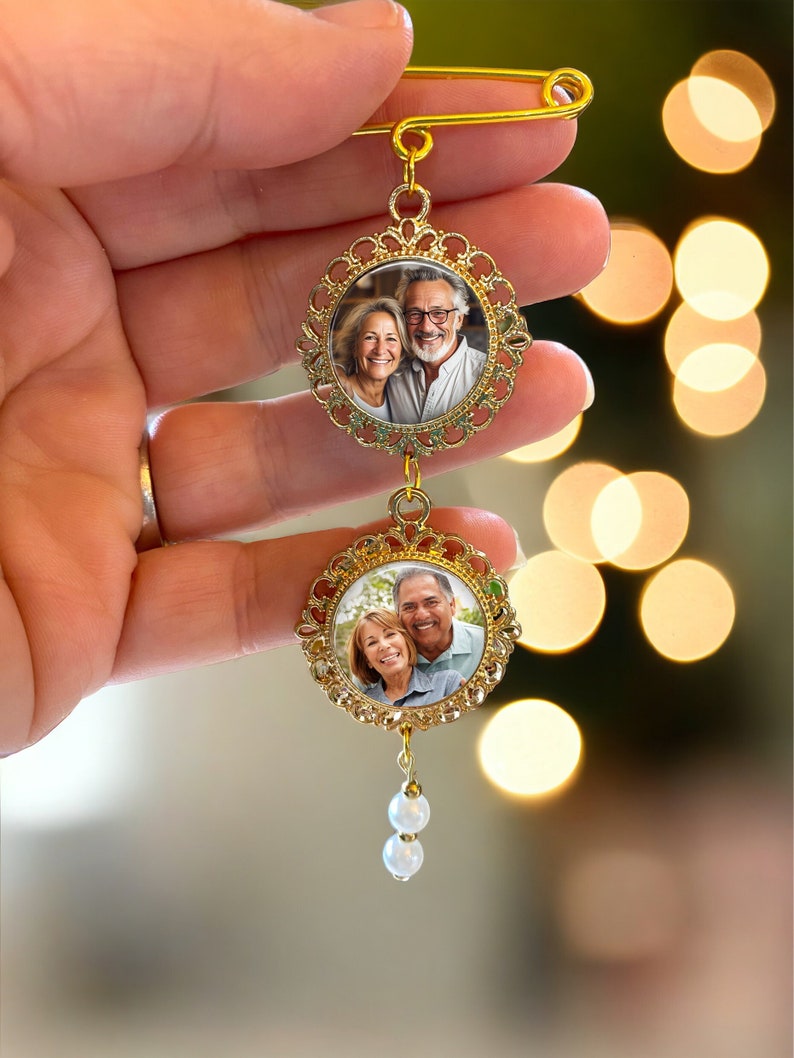 Memorial photo charm for wedding bouquet in gold