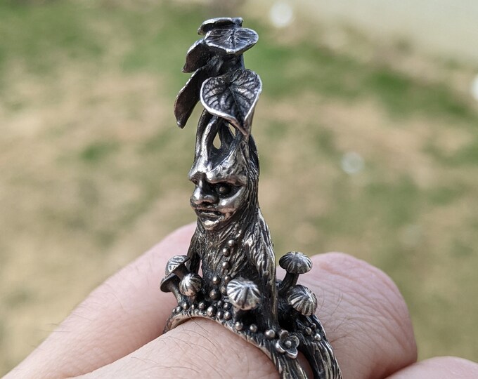 Featured listing image: Mandrake Ring! A baby mandrake will sprout from your hand!