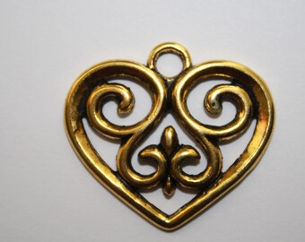 Heart Charms Pendant Gold - 29x33mm - 6ct - #310