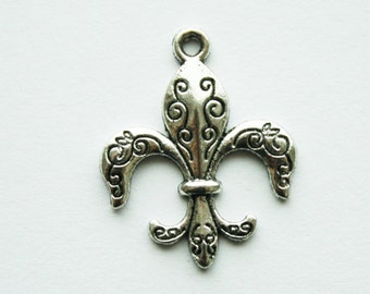 Fleur de Lis Charms, Lily Flower,  Antique Silver tone, base metal - 6pcs -  25X20mm  -  6ct - #209